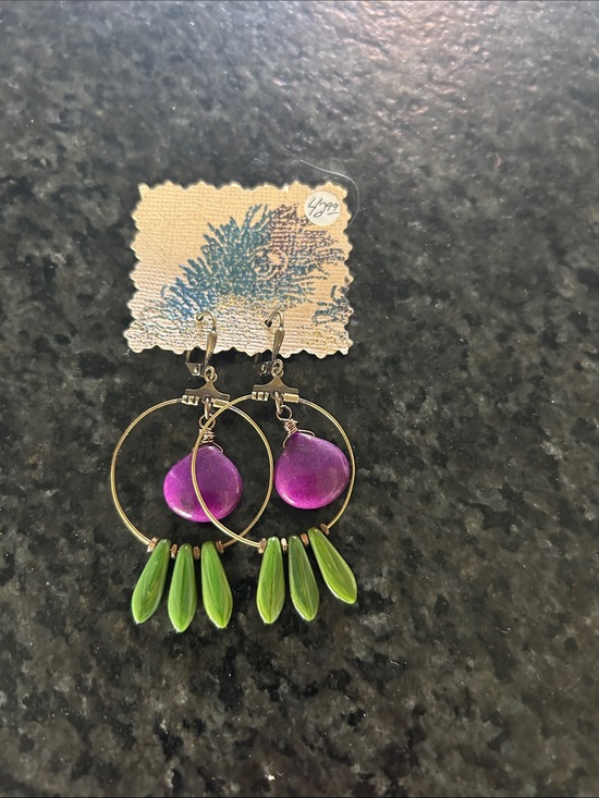 Jewelry - NWT vintage glass Tucson purple and green mystery brass earrings
